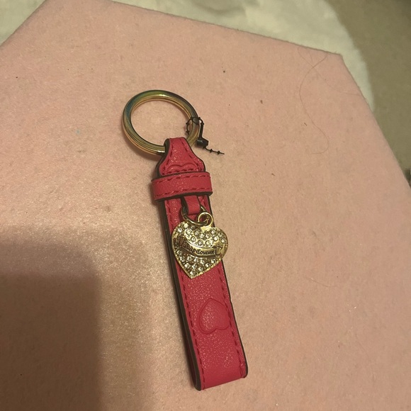 Juicy Couture Pink Key Holder with Gold Heart Charm - Picture 1 of 2